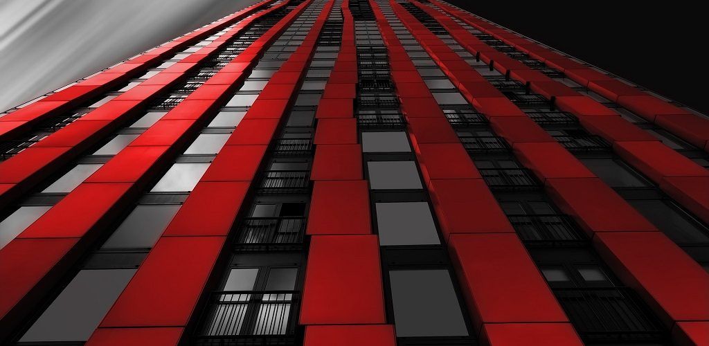 Moderne Architektur Dekton Fassade. Rot schwarze Optik.